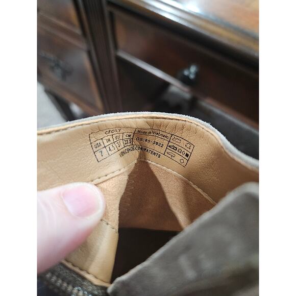 Vionic Cecily Stone Grey Weatherproof Suede Zip Block Heel Ankle Bootie US 7 - Picture 8 of 9